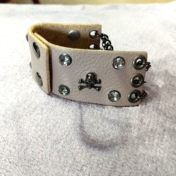 Skull & Bones bracelet with rhinestones and chains.  Snap closure, leather. - Picture 2 of 6